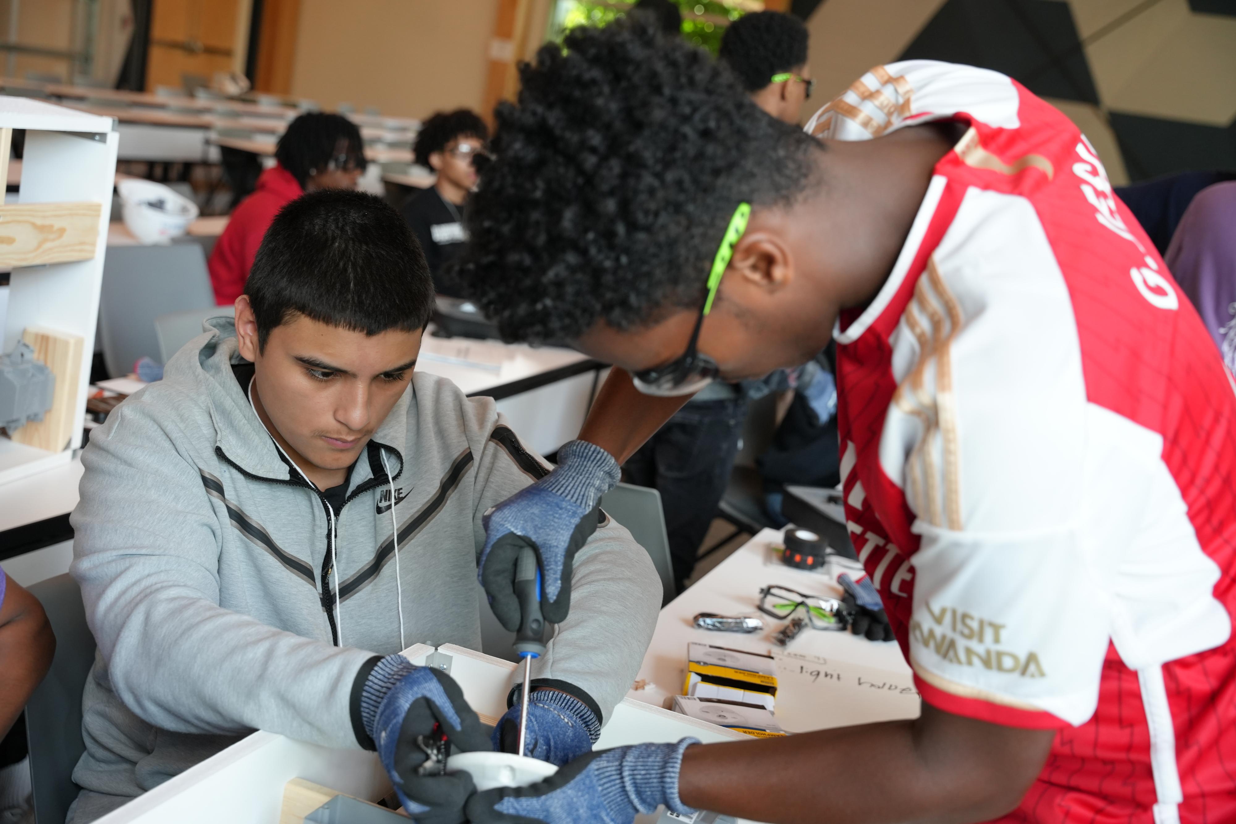 Students working on electrical circuit project
